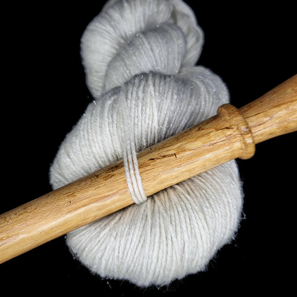 How to Hand-Paint Wool Yarn with Stellina Without Losing the Sparkle ✨
