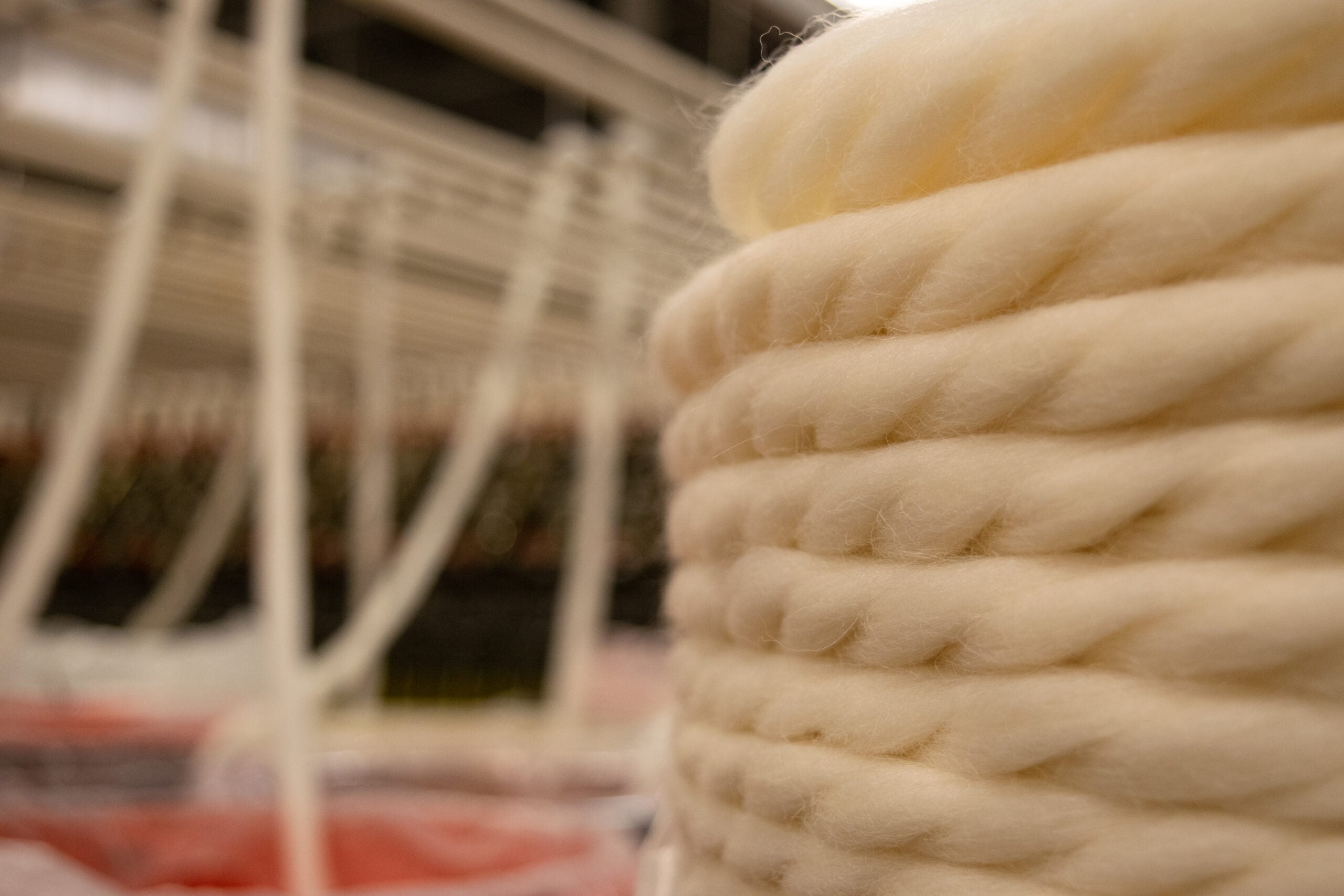 Key Differences Between Weaving Yarn and Knitting Yarn